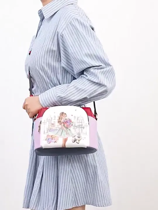 Video de NK13217 GLAMOROUS WALK-WHITE CROSSBODY