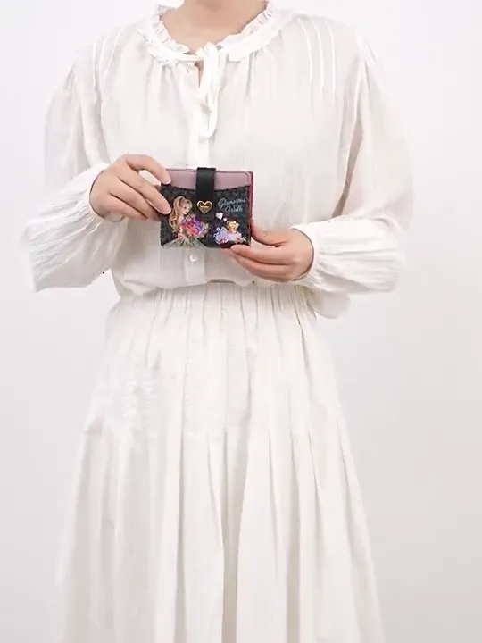 Video de NK25052 GLAMOROUS WALK-WHITE BILLETERA PLEGABLE Y COMPACTA
